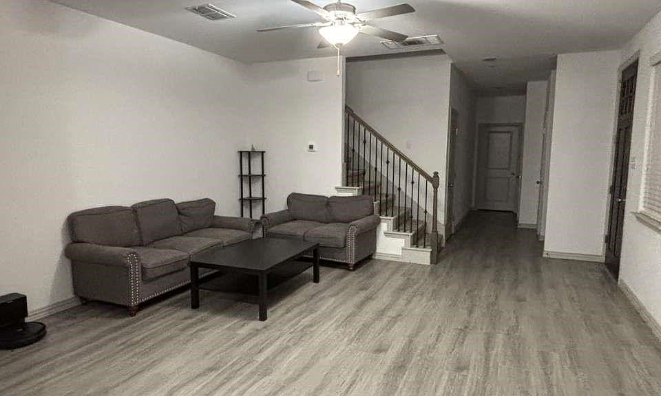 1st image of 1125 Rusk Way