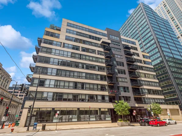 130 S Canal St APT 211, Chicago, IL 60606