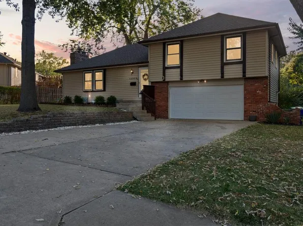 12908 Crystal Ave, Grandview, MO 64030