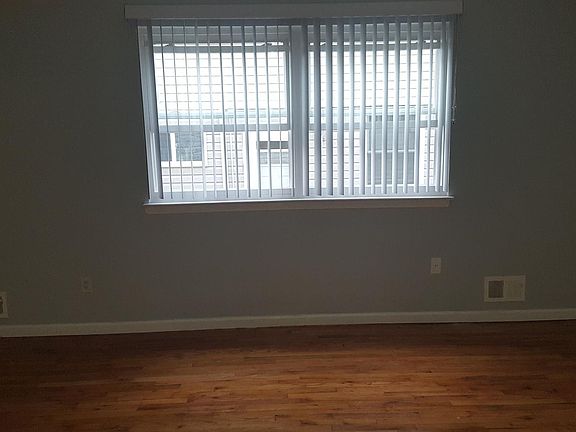 3rd image of 8 Norwich St #4