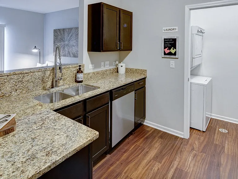 Algonquin Square Apartment Homes — Photo 3