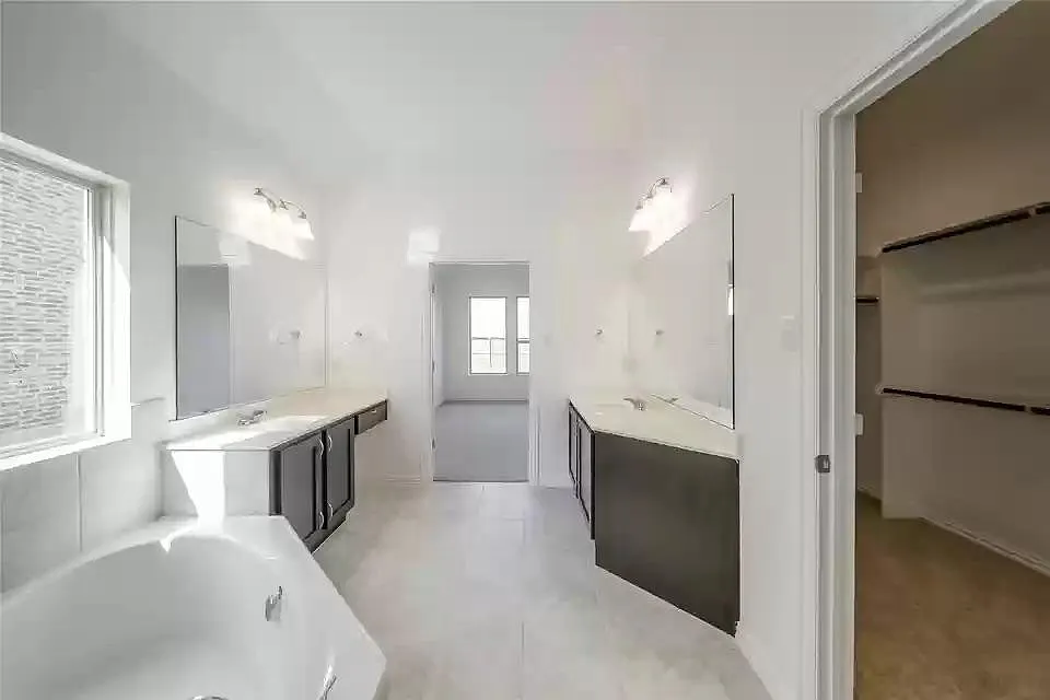 4 bed, 2681 sqft, $3,099 — Photo 4