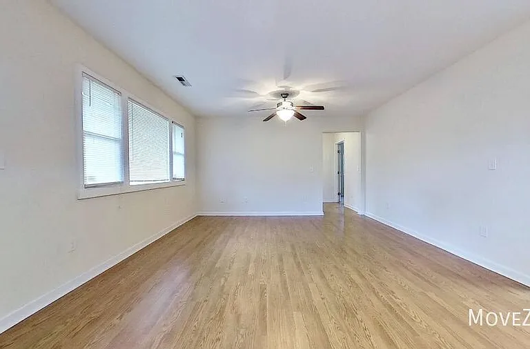 412 S Kerr Ave — Photo 3