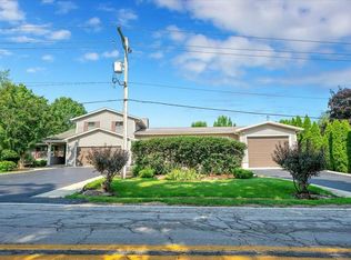 9N576 Crawford Rd, Elgin, IL 60124