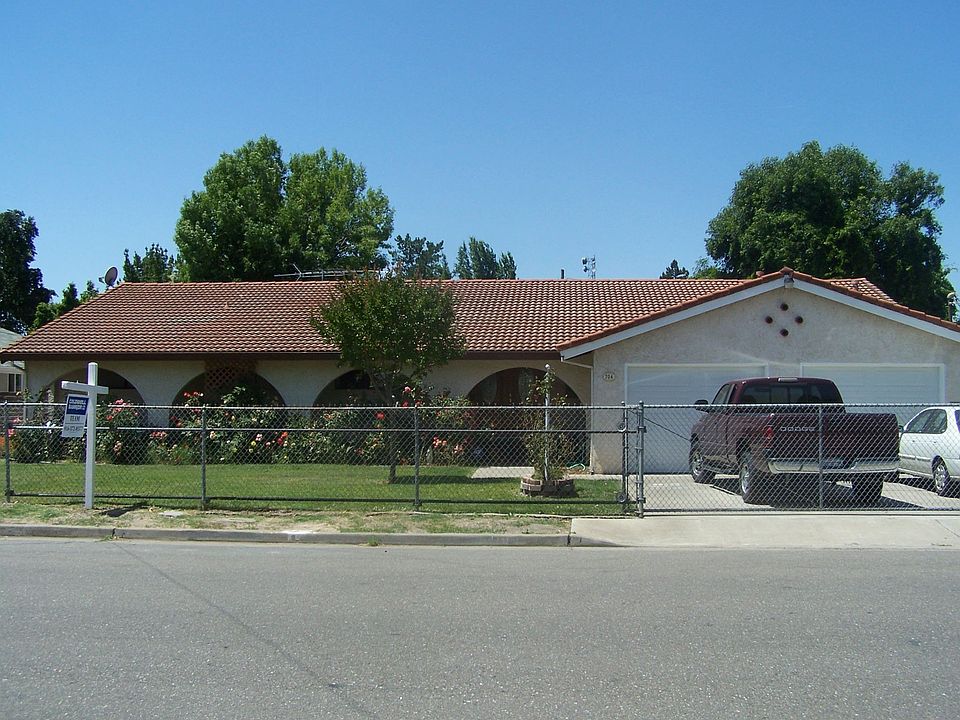 704 Water St