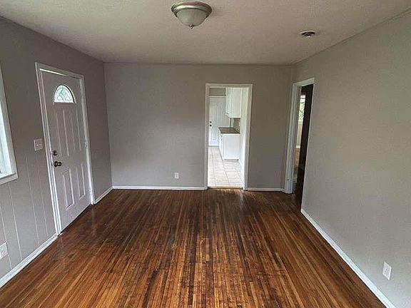 2nd image of 216 Pine St