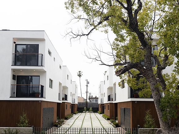 3rd image of 623 N Mariposa Ave #1/4