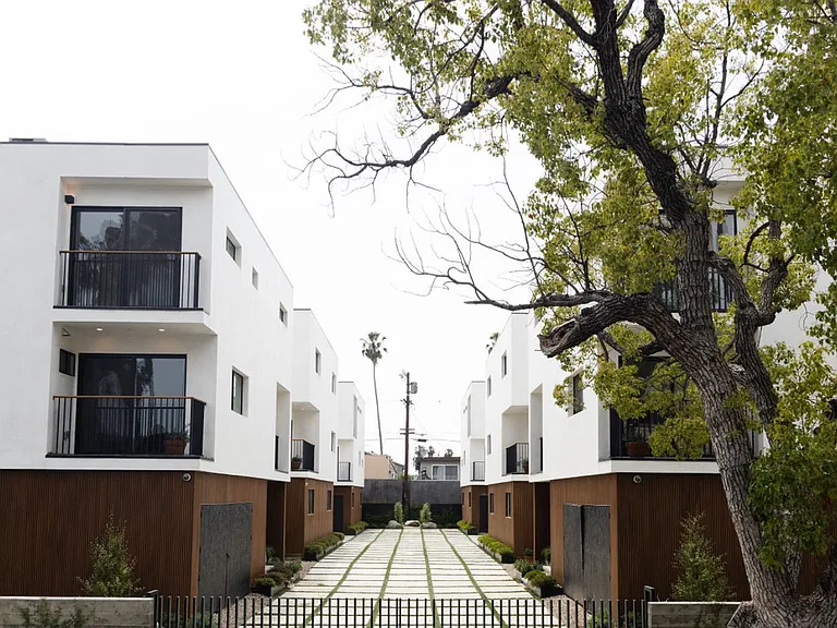 623 N Mariposa Ave #1/4 — Photo 3