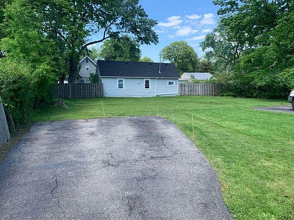 5th image of 11816 Carrington Ave #2