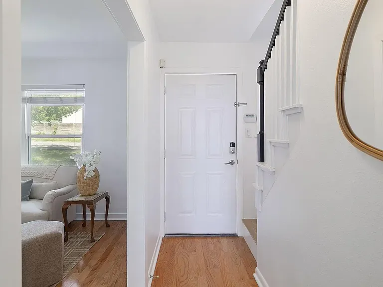 3303 S Oak Dr — Photo 4