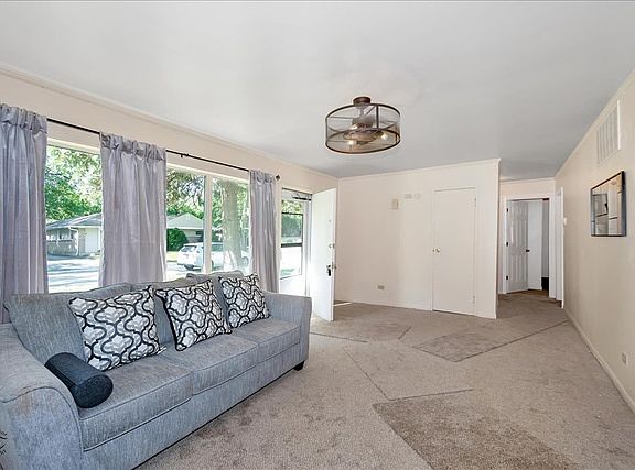 3rd image of 427 Navajo St