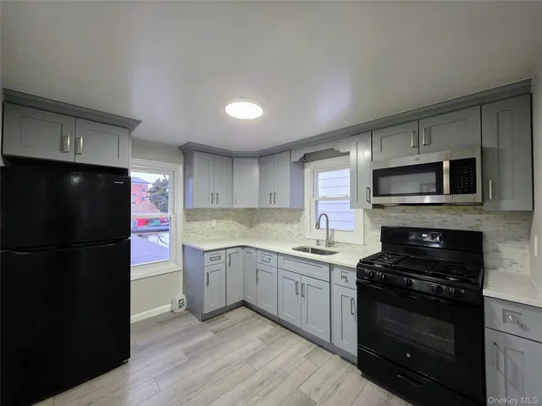 269 Willis Ave #N, Mineola, NY 11501