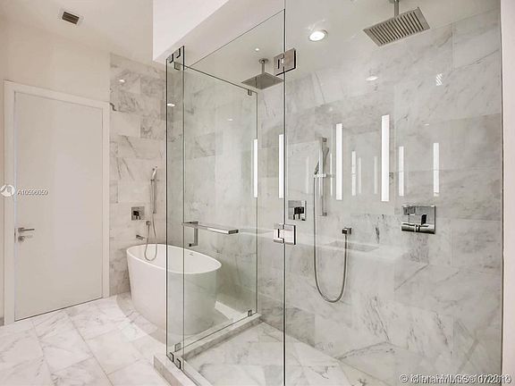 4th image of 1451 Brickell Ave #5302