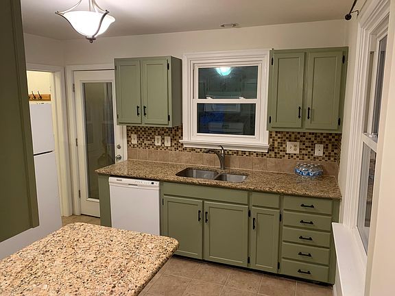 5th image of 248 Belview Ave