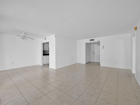 4th image of 859 Jeffery Street #312