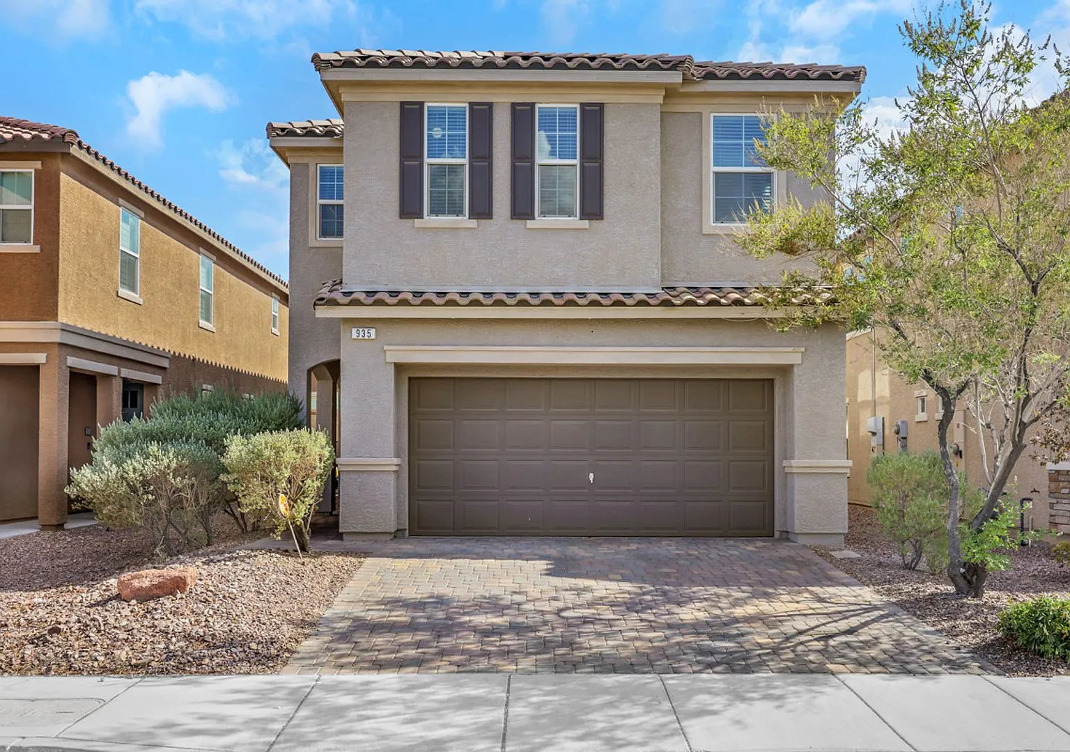 5 Bedroom in Henderson — Photo 1