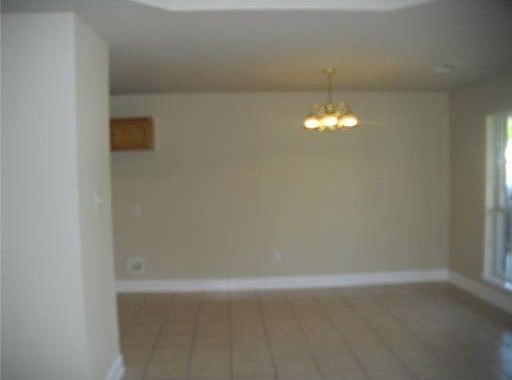 3rd image of 633 Camelia Ave