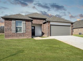 438 W Taverner Xing, Farmington, AR 72730