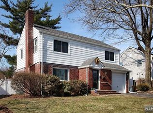 1020 Eastlawn Dr, Teaneck, NJ 07666