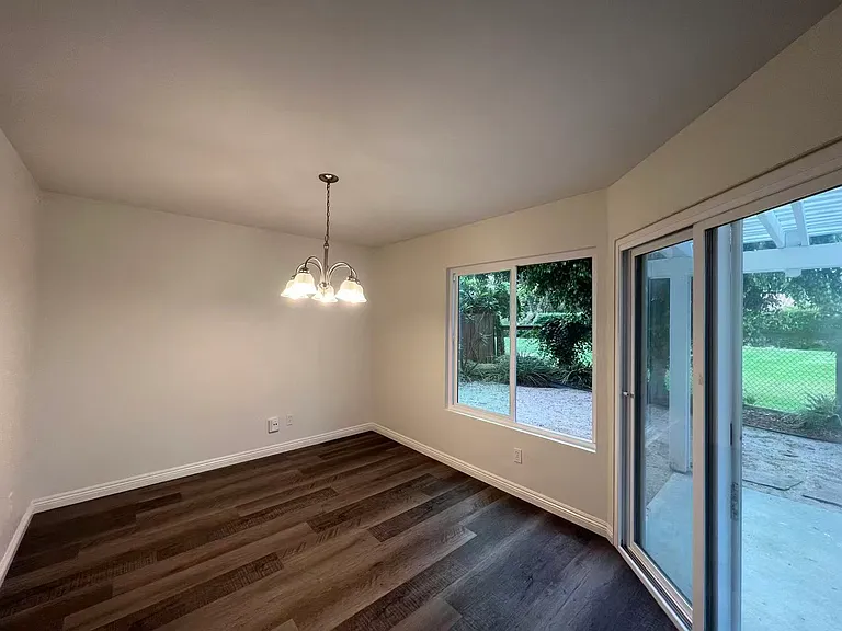 1270 Farmington Pl — Photo 10