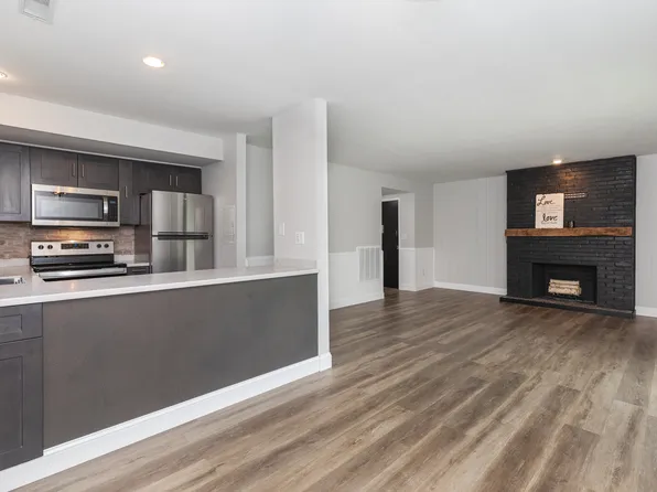 229 Bacon Pond Road APT 332, Woodbury, CT 06798