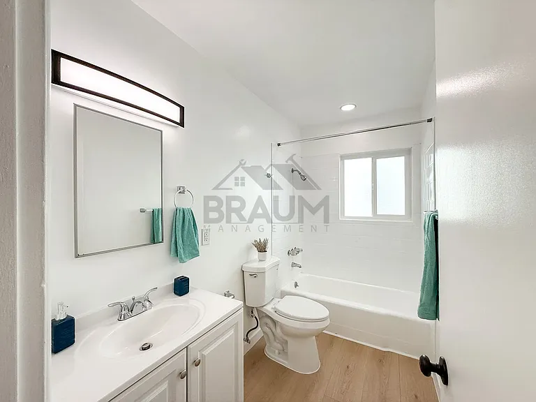 13129 OXNARD ST. — Photo 13