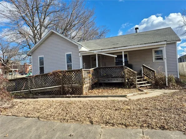 214 N Walnut St, Eureka, KS 67045