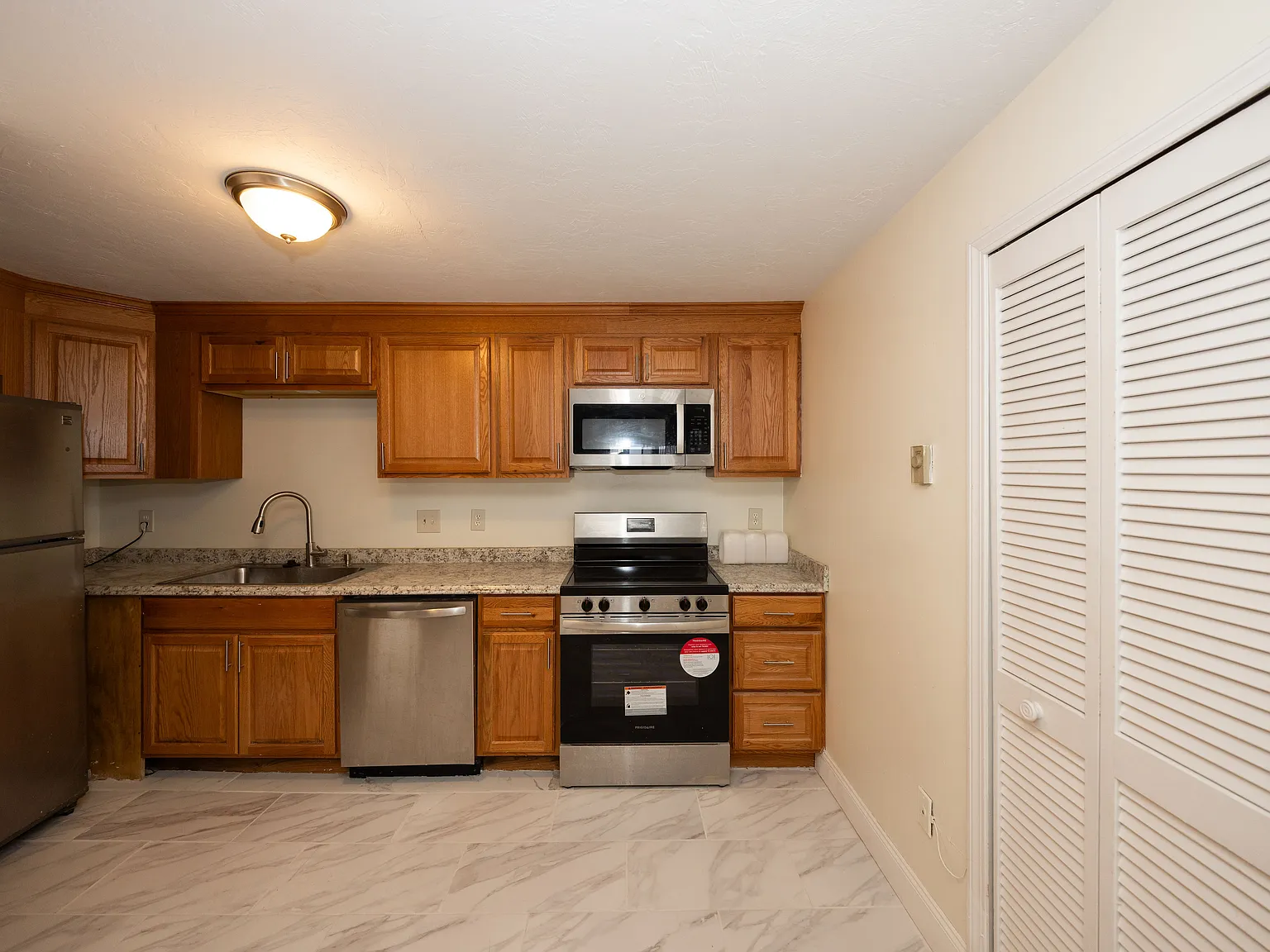 2 bed, 1090 sqft, $2,200 — Photo 3
