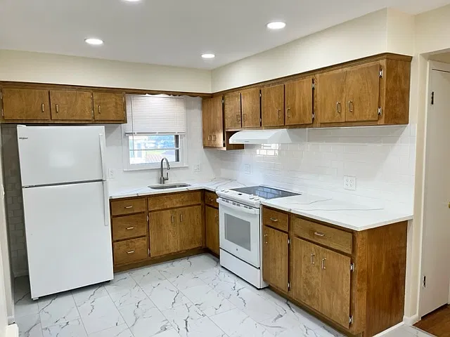 3 bed, 1.5 bath, 1100 sqft, $3,700 — Photo 2