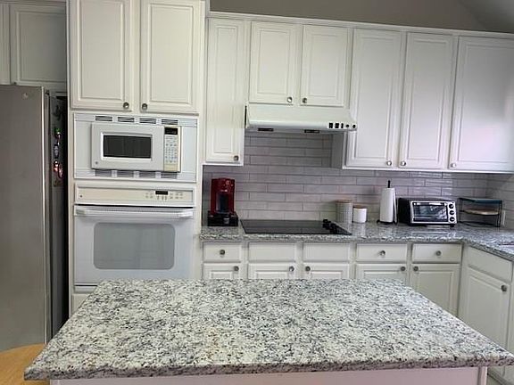 3rd image of 7801 Pirates Cove Dr