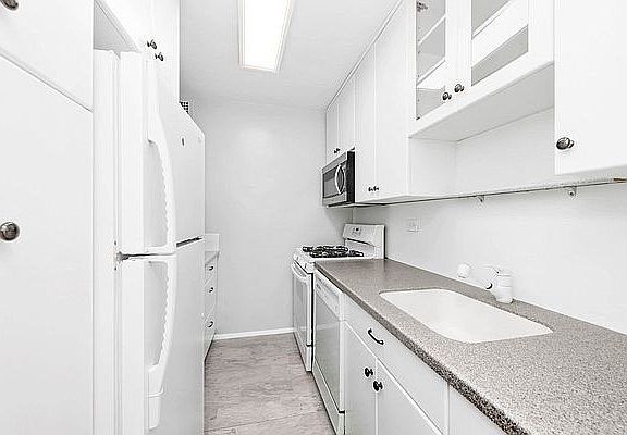 2nd image of 170 W End Ave APT 28R
