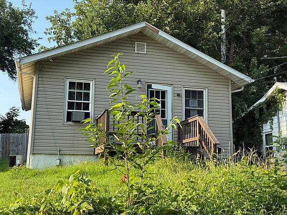 2nd image of 609 Stowell Ave