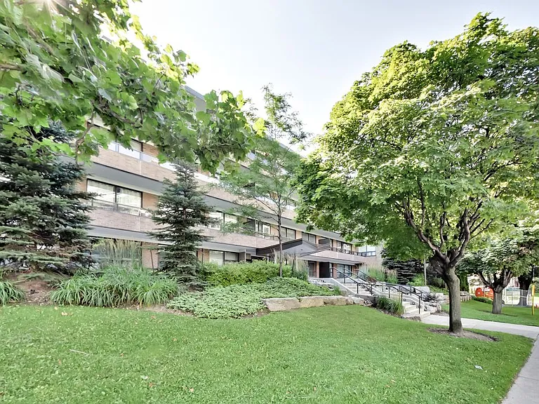 2100 Bathurst St #308 — Photo 17