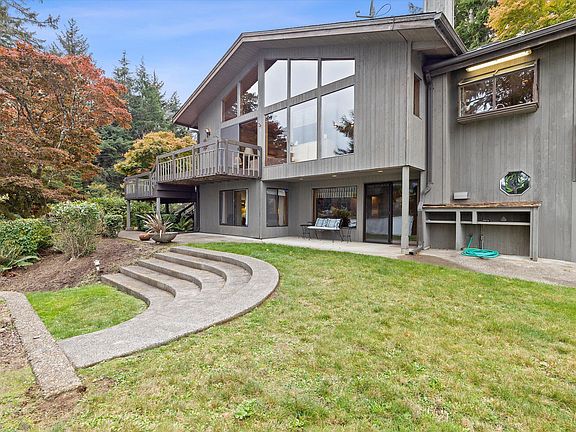 5th image of 2132 NE Lake Dr