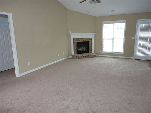 3rd image of 850 Franklin Mill Trce