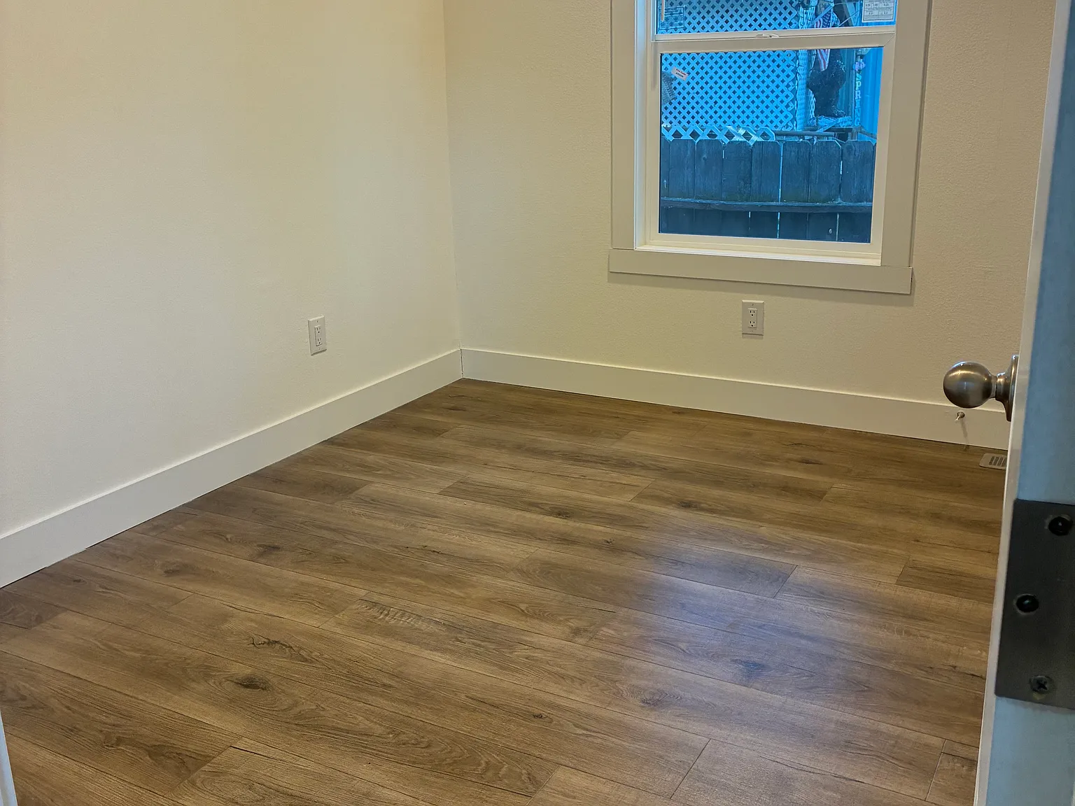 3 bed, 950 sqft, $1,195 — Photo 3