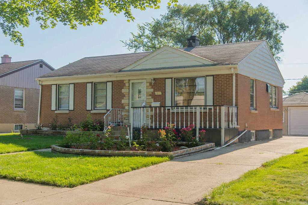1221 Howard Ave photo 1