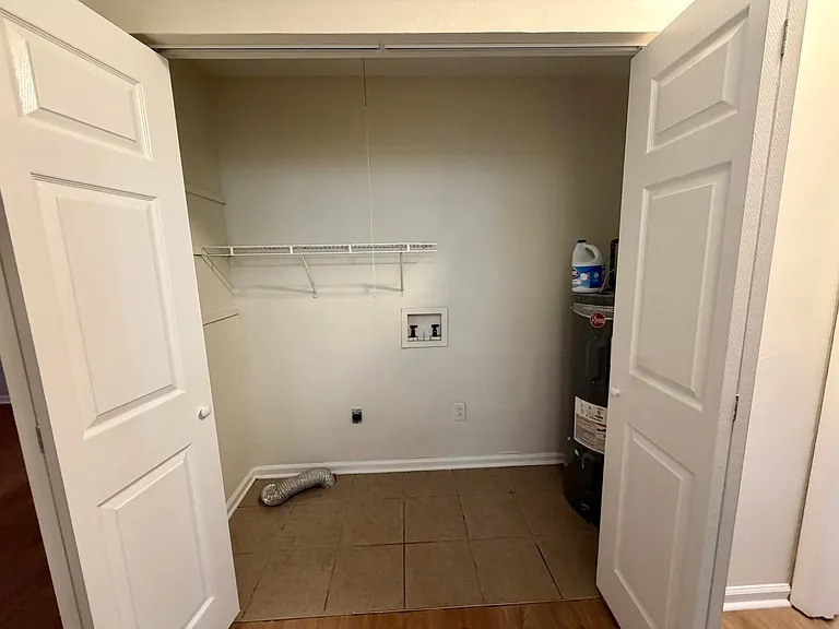 1570 Summerhill Dr — Photo 5
