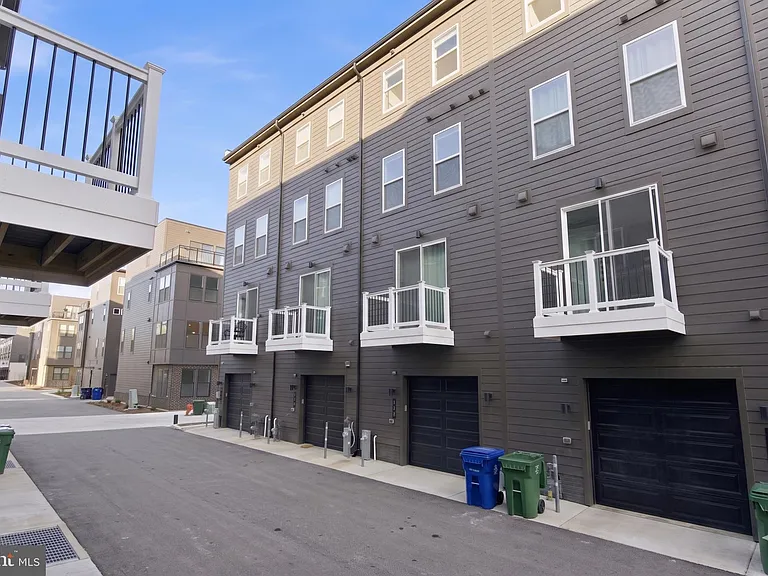 116 Crown St — Photo 33