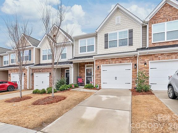 3rd image of 3941 Rothwood Ln