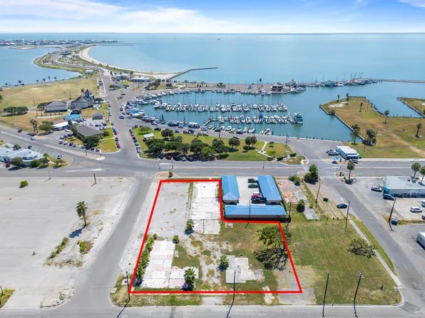 1001 E Concho St, Rockport, TX 78382