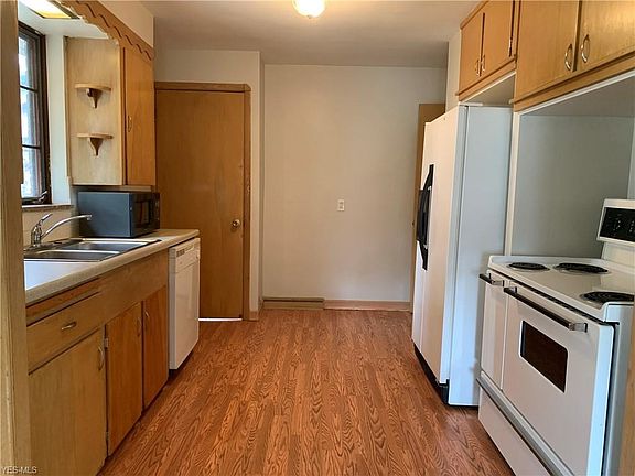5th image of 16708 Claire Ave