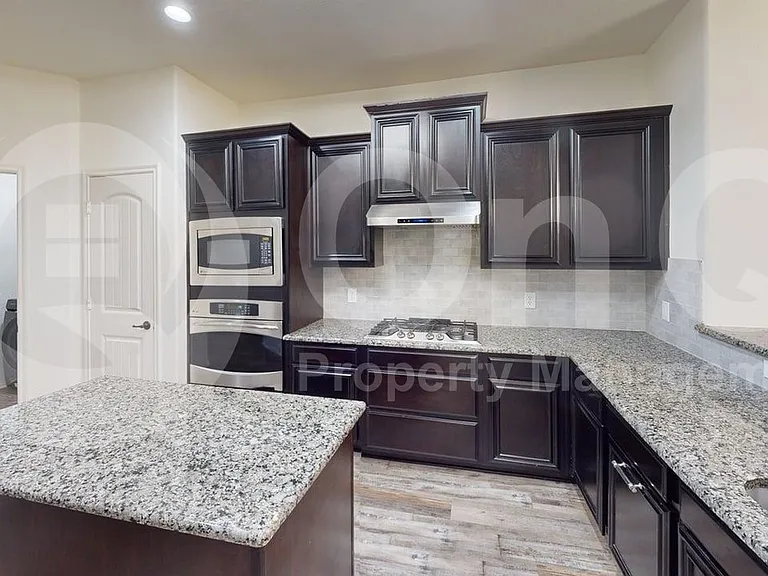 501 Lipizzan Ln — Photo 4