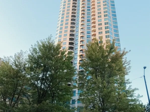 400 N La Salle Dr APT 1401, Chicago, IL 60654