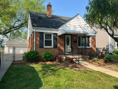 20412 Roscommon St, Harper Woods, MI, 48225