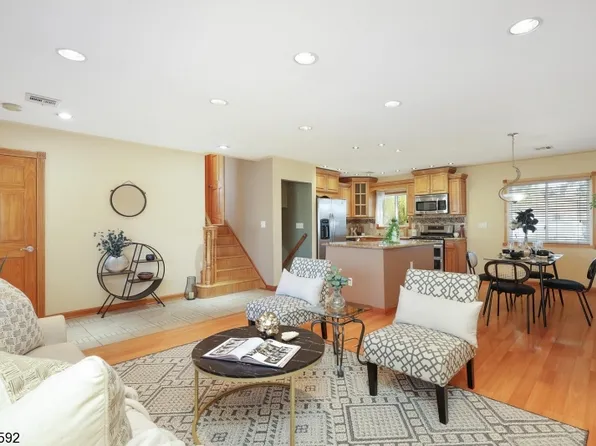 633 Inwood Rd, Linden City, NJ 07036