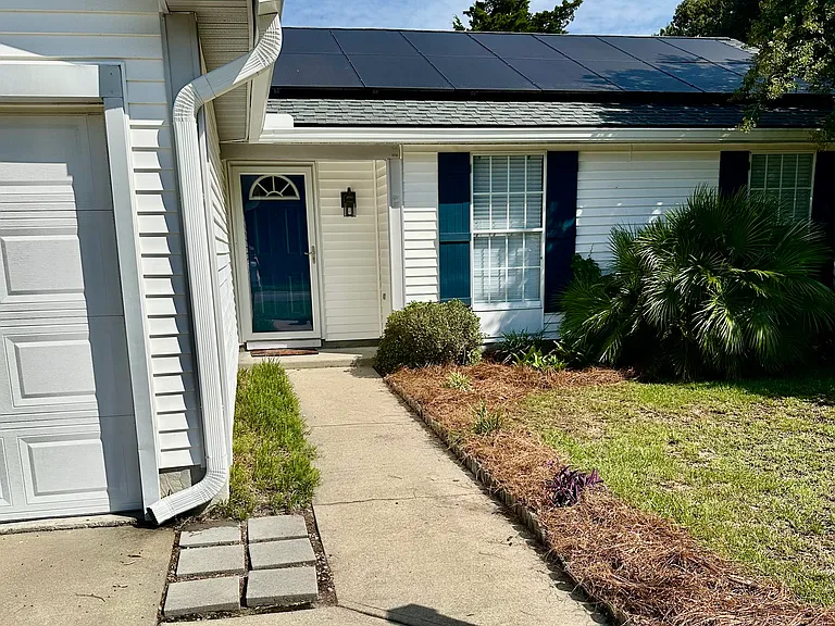 1371 Downsberry Dr — Photo 2