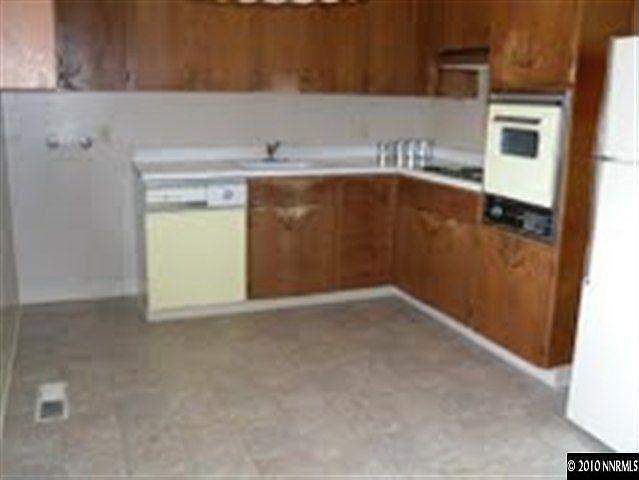 2nd image of 203 E Nye Ln
