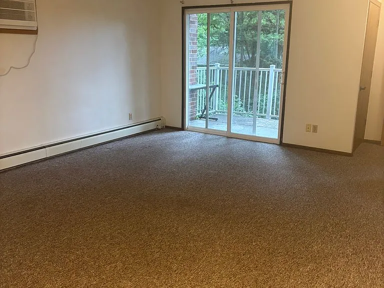 719 W Thorne St — Photo 2