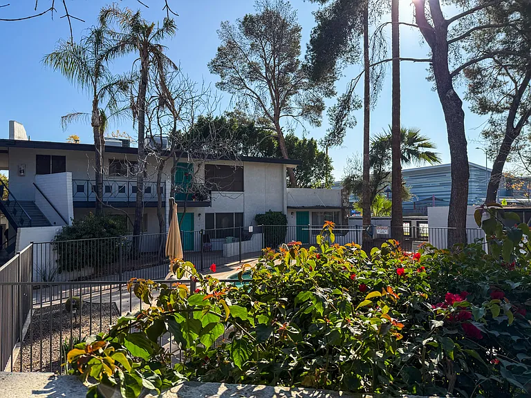 820 E Maryland Ave #13 — Photo 12